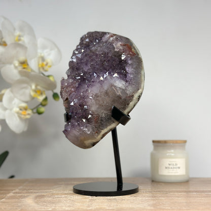 Amethyst-Cluster mit markanter Kalzitbildung