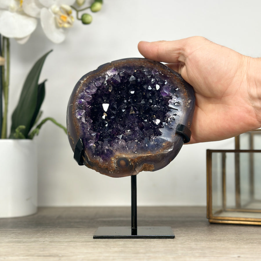 Amethyst-Geode mit intensiv purpurner Farbzone