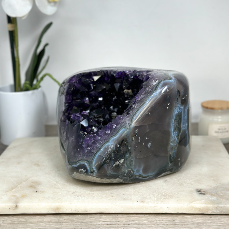 Amethyst-Achat-Geode mit harmonisch verlaufender Bänderstruktur, in ausgewählter Spitzenqualität