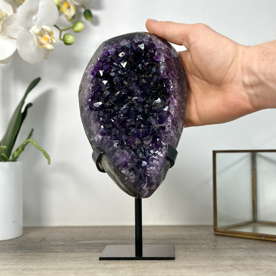 Amethyst-Geode mit offener, harmonischer Kristallarchitektur