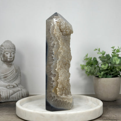Achat-Jaspis-Obelisk XXL mit vielschichtiger Natursteinmatrix, in exklusiver Premiumqualität