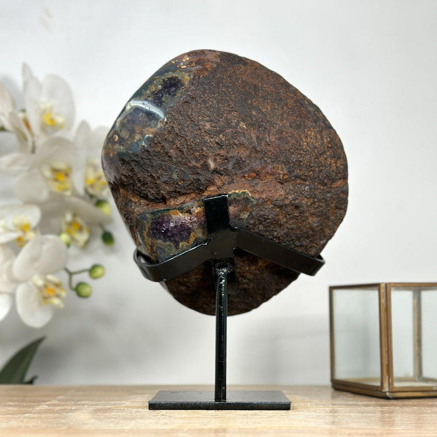 Amethyst-Cluster mit groß gewachsener, tiefvioletter Kristallzone