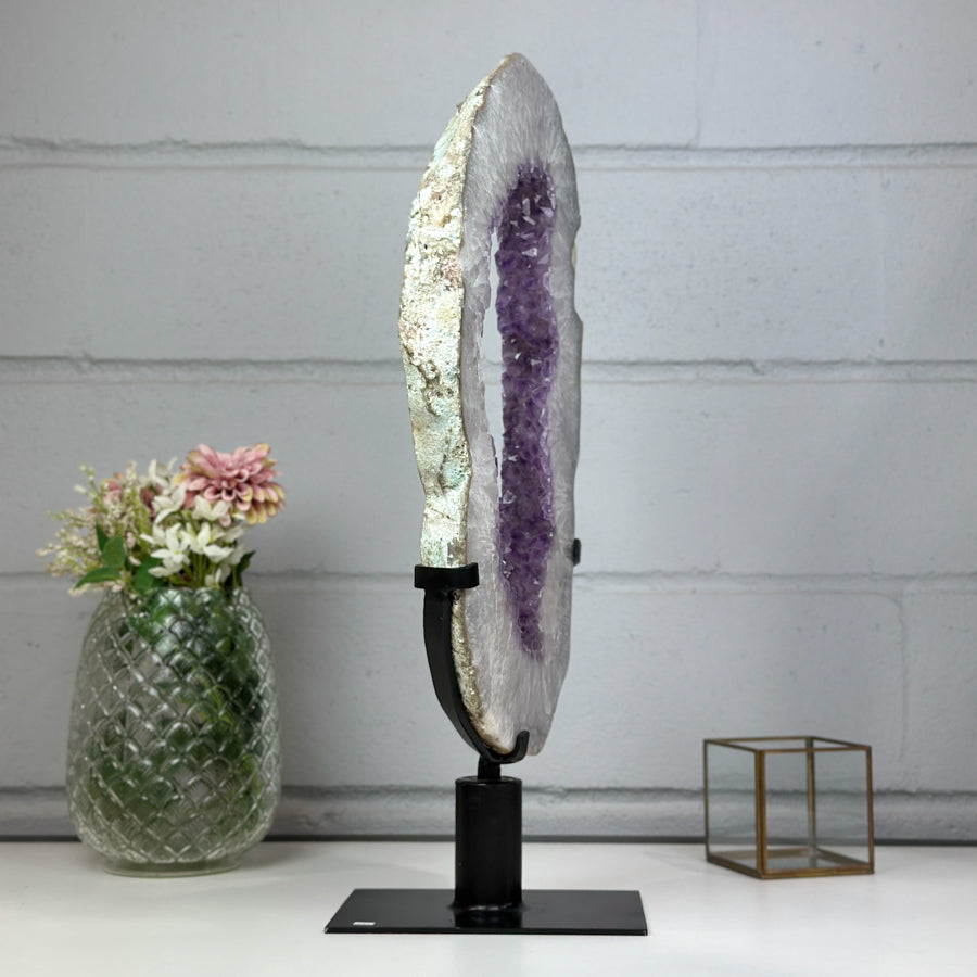 Amethyst-Geodenplatte groß mit portalartiger Kristallöffnung, in exklusiver Premiumqualität