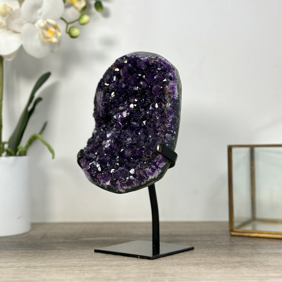 Amethyst-Geode mit intensiv tiefvioletter Kristallzone
