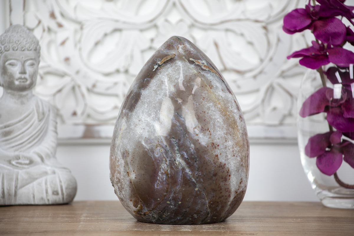 Quarz-Stein-Ei mit elegant anmutender Natursteinstruktur, in ausgewählter Spitzenqualität