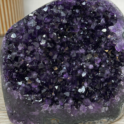 Amethyst-Kathedrale mit intensiv tiefvioletter Kristallzone, in exklusiver Premiumqualität
