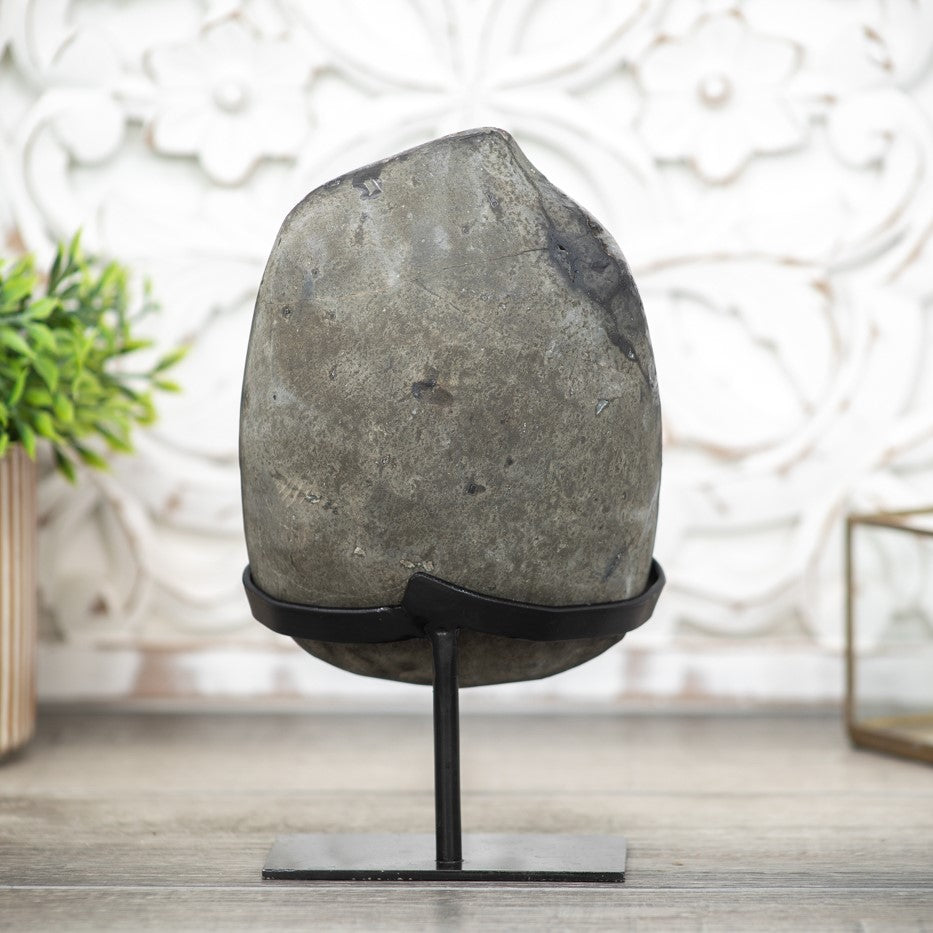 Graue Quarz-Geode mit dichter Stalaktitenstruktur, in hochwertiger Naturqualität