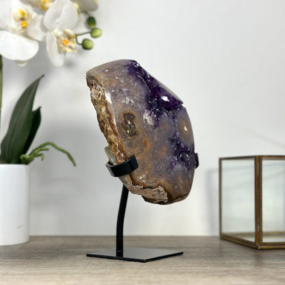 Amethyst-Kristallcluster mit augenförmiger Stalaktitbildung