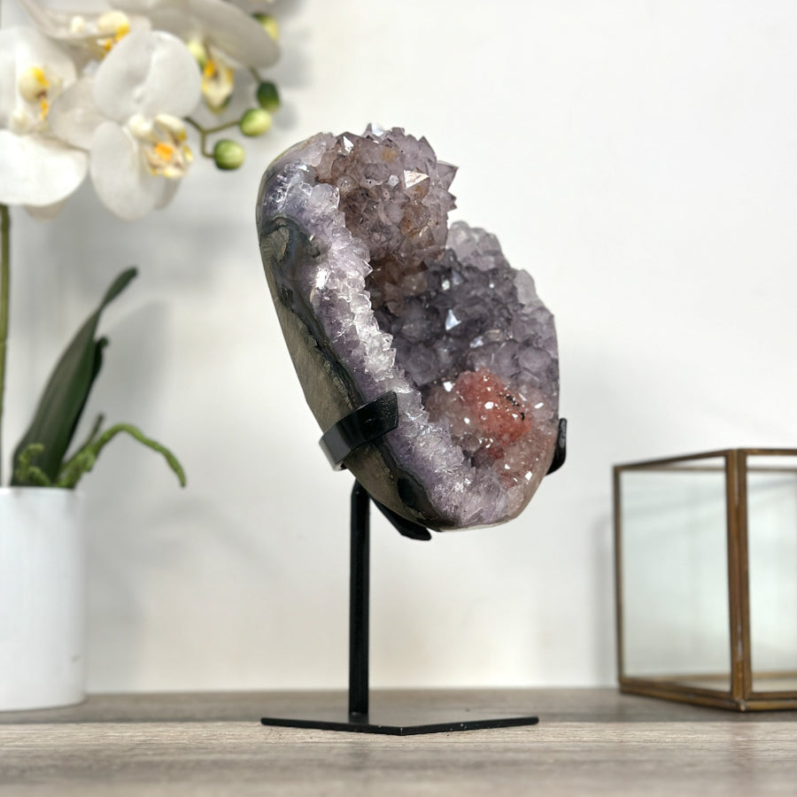 Amethyst-Kristallcluster mit zart rosigem, schimmerndem Glanz