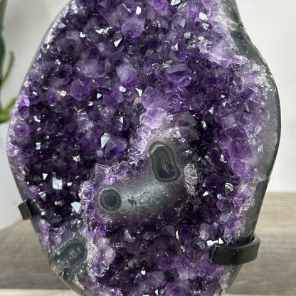 Amethyst-Geodencluster mit dicht verzahnter Kristallstruktur