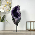 Amethyst-Geode mit dicht gewachsener, purpurfarbener Kristallstruktur