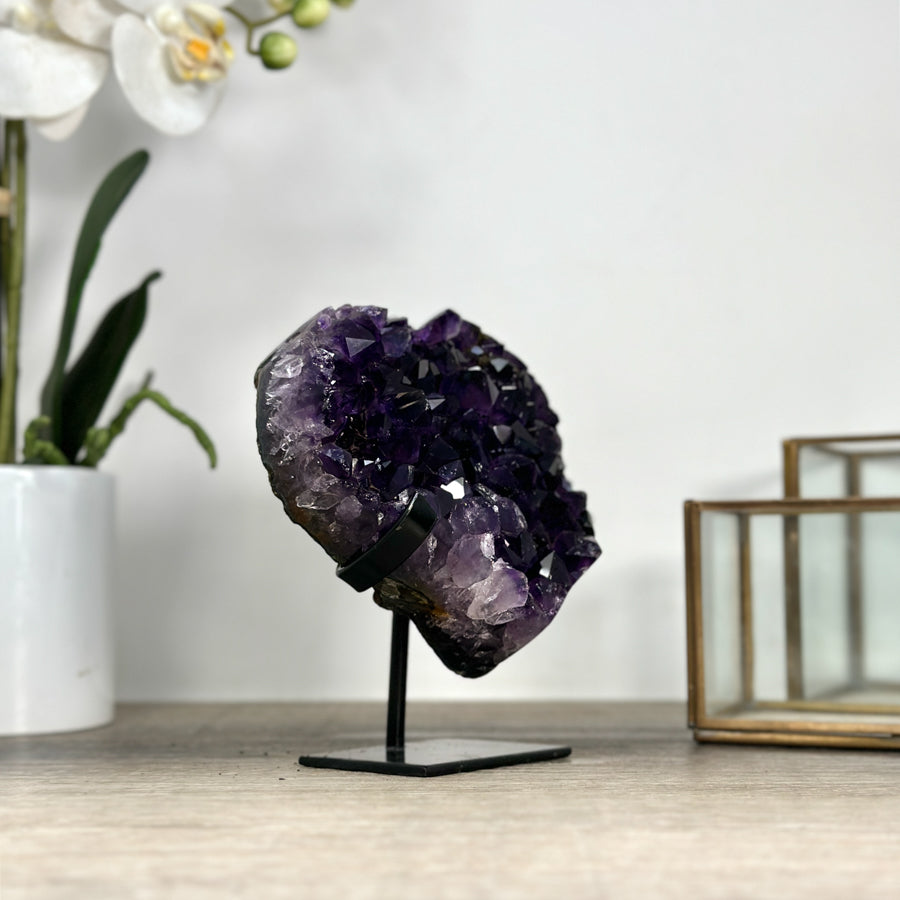 Amethyst-Kristallherz mit klar strukturierter Kristallbildung