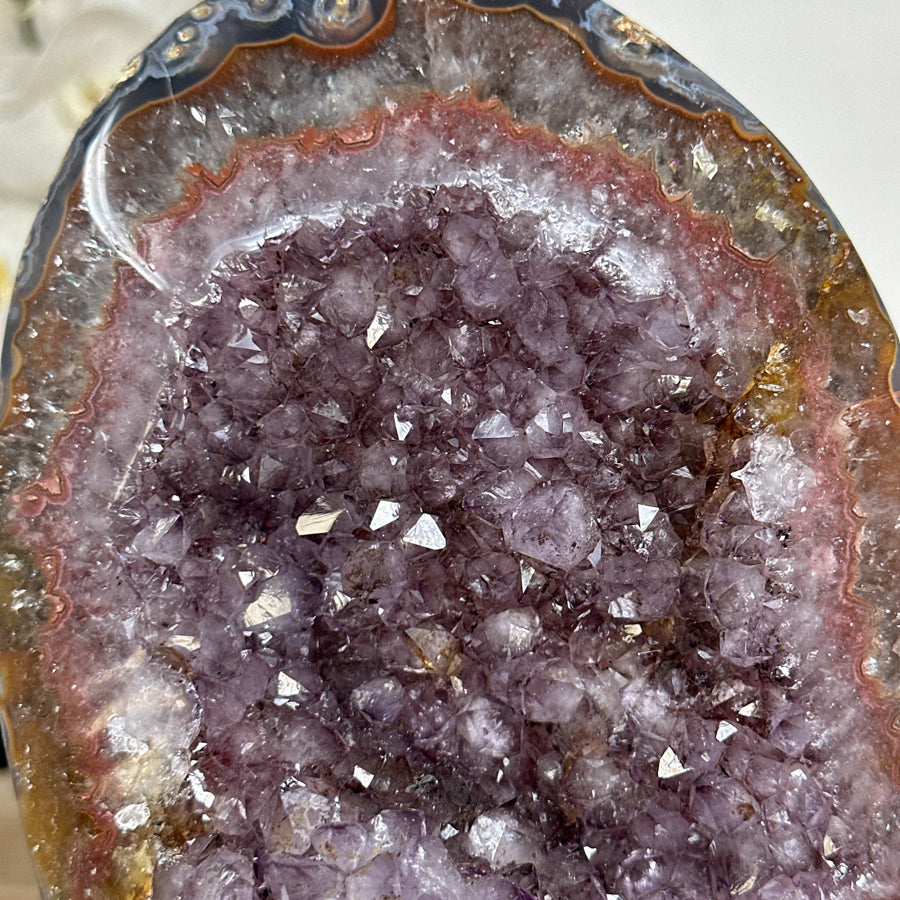 Amethyst-Cluster groß mit rot gebänderter Naturschale