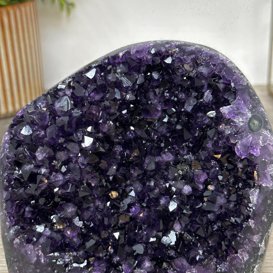 Amethyst-Kathedrale mit intensiv tiefvioletter Kristallzone, in exklusiver Premiumqualität