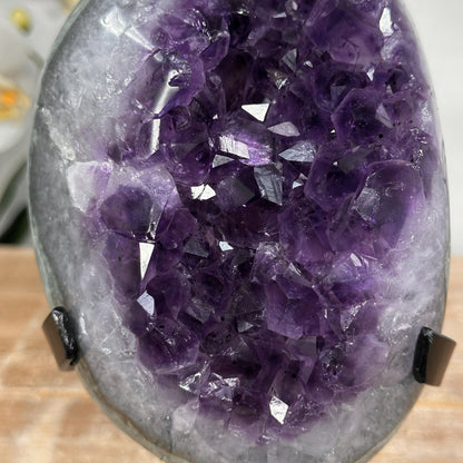 Amethyst-Quarz-Formation mit mehrschichtiger Kristallausprägung