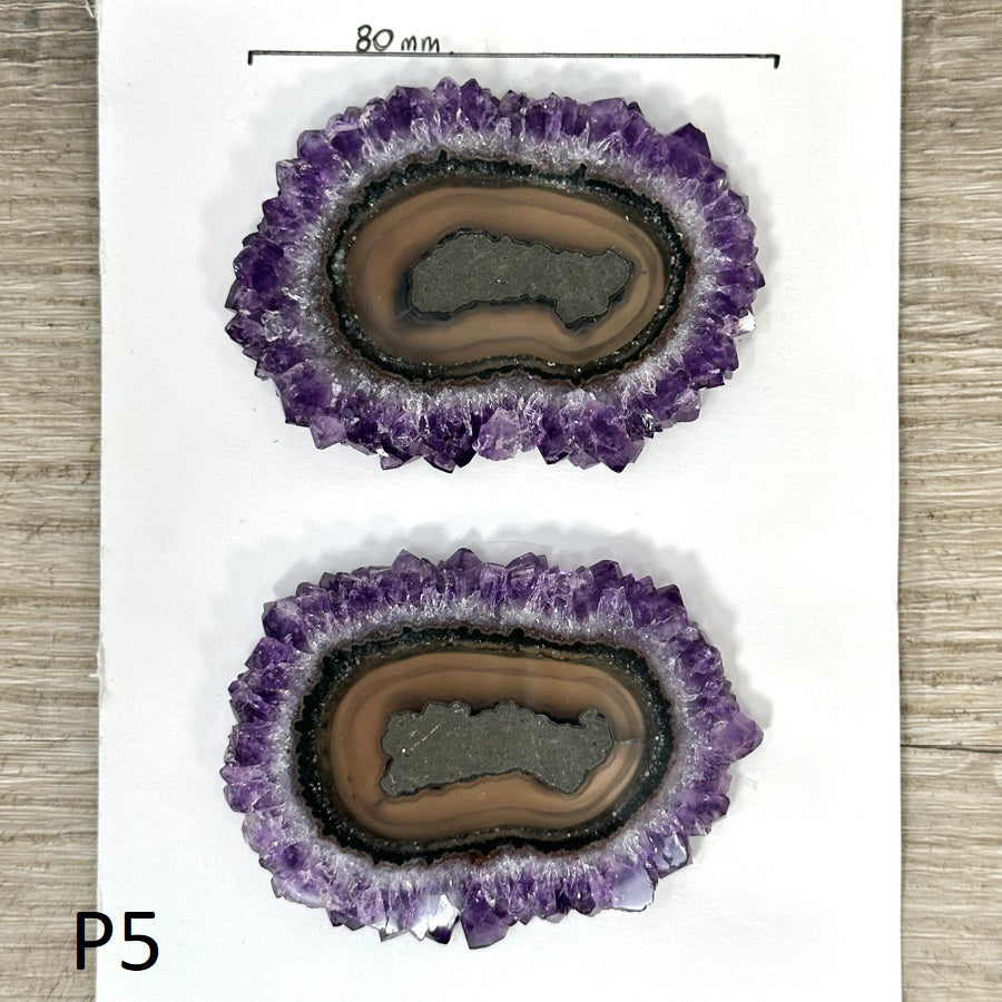 Amethyst-Quarz-Stalaktit-Scheiben-Set mit facettenreichen Farbnuancen