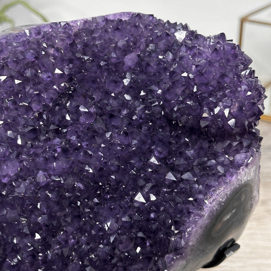 Amethyst-Stein mit Achat-Matrix, in ausgewählter Spitzenqualität