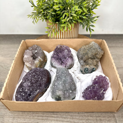 Mineralien-Ensemble mit markanter Formation und strukturierter Kristallbildung