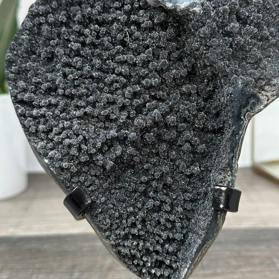 Schwarzer Amethyst-Cluster mit tiefen, dunkelvioletten Kristallspitzen