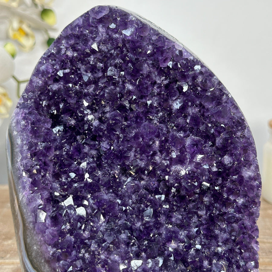 Amethyst-Kathedrale groß mit gebänderter Blauachat-Schale und tiefvioletter Kristallkammer
