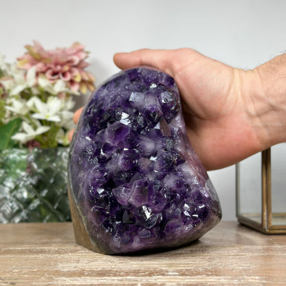 Amethyst-Kathedrale mit großkristallinen, tiefvioletten Kristallspitzen