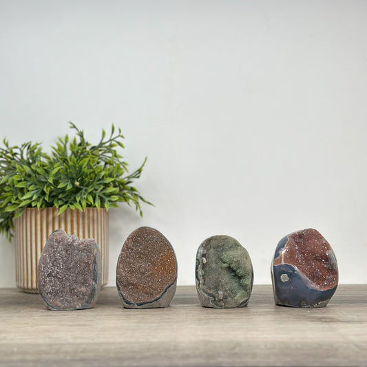 Mineralien-Kathedralen- und Drusen-Set 4-teilig, mit natürlicher Mineralvielfalt