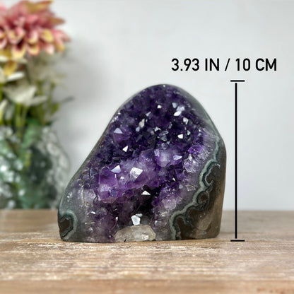 Amethyst-Kathedralen-Set 5-teilig, mit spiegelnder Kristallarchitektur und symmetrischer Struktur
