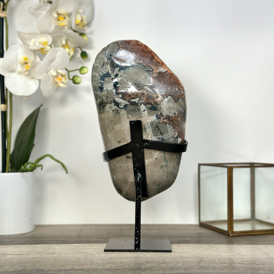 Druzy-Kristall mit fein kristallisierter, orangefarbener Oberfläche