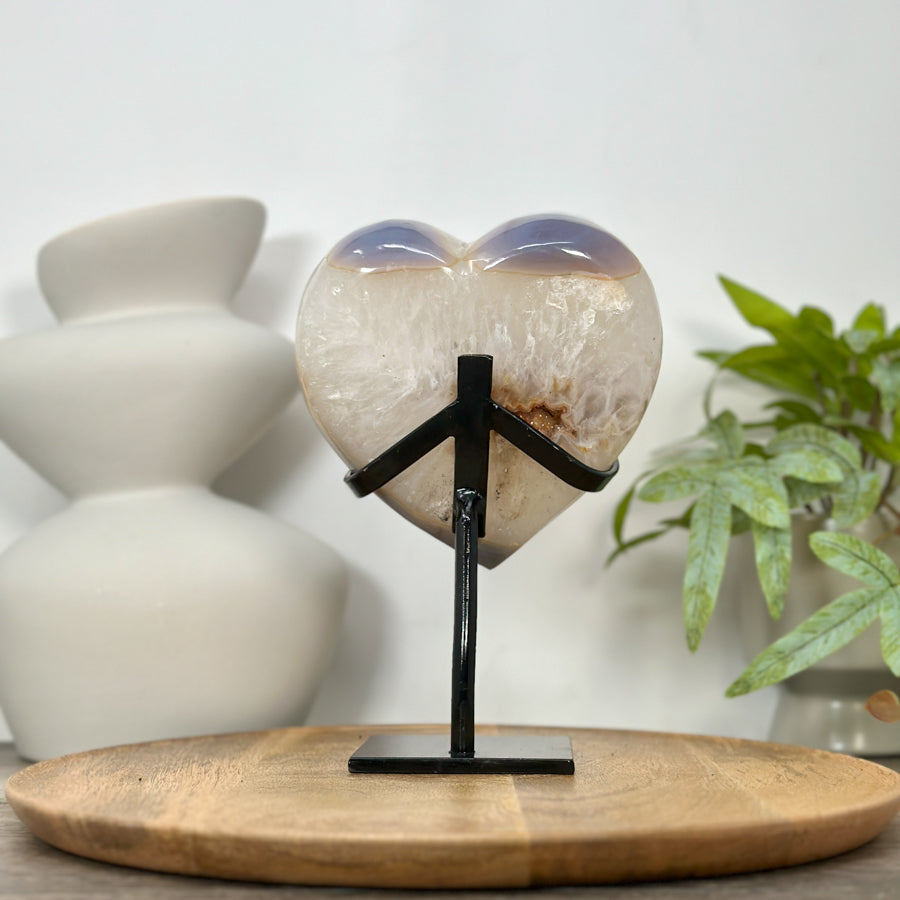 Gelbe Quarz-Druzy-Herzskulptur mit funkelnder Druzy-Oberfläche und transparenter Kristallbildung