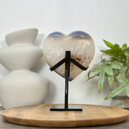 Gelbe Quarz-Druzy-Herzskulptur mit funkelnder Druzy-Oberfläche und transparenter Kristallbildung