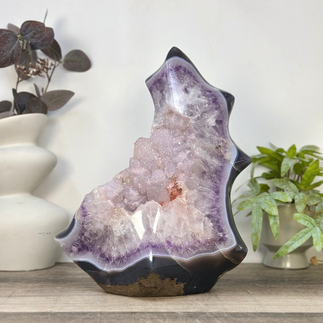 Zucker-Amethyst-Kathedrale groß mit Achat-Schale und fließender Form