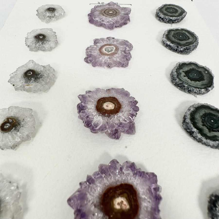 Amethyst-Quarz-Jaspis-Stalaktiten-Scheiben mit kristallreicher Struktur