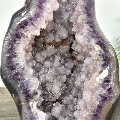 Zucker-Amethyst-Geode groß mit spiegelnder Oberfläche und Achat-Schale