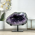 Amethyst-Geode mit harmonisch geöffneter Kristallkammer