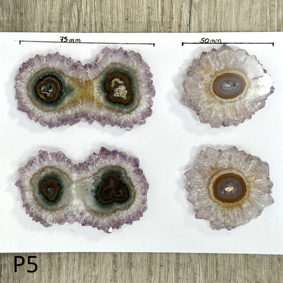 Amethyst-Quarz-Stalaktit-Scheiben-Set mit vielschichtiger Mineralstruktur