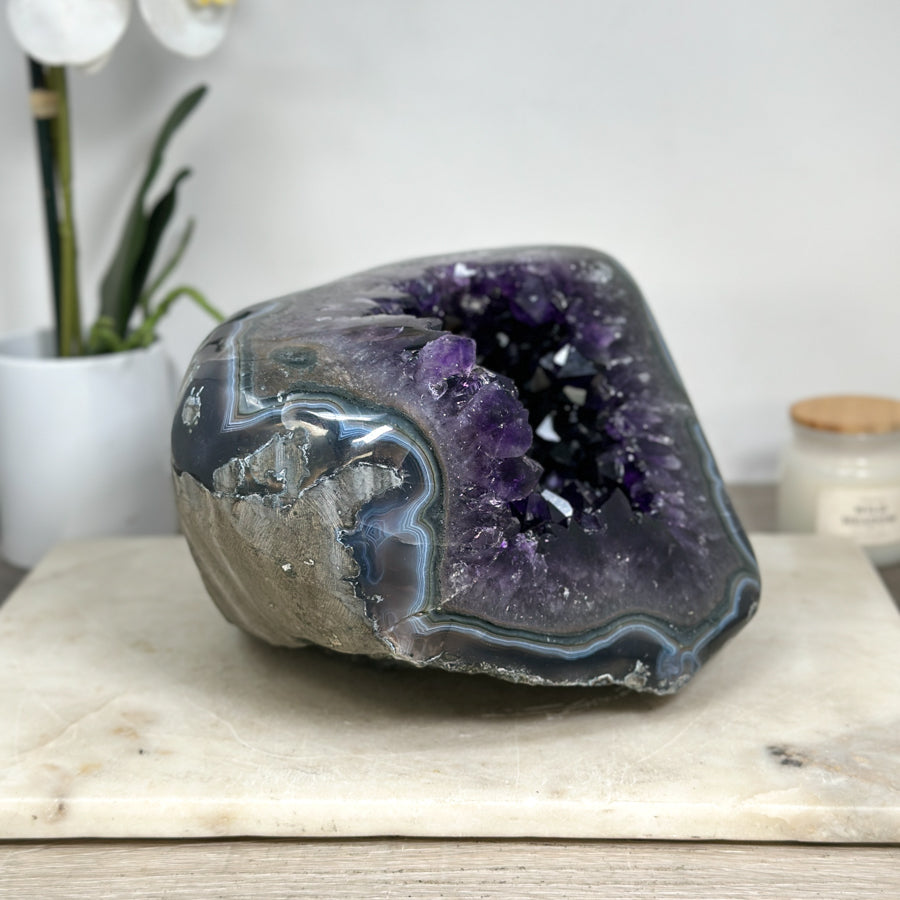 Amethyst-Achat-Geode mit harmonisch verlaufender Bänderstruktur, in ausgewählter Spitzenqualität