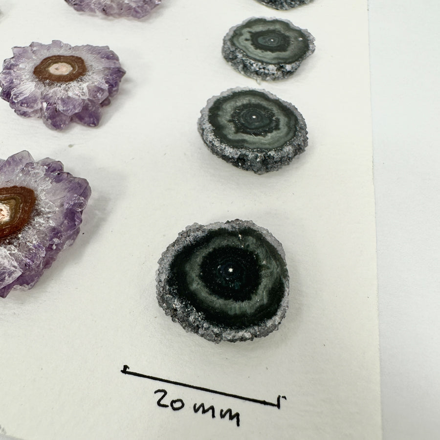 Amethyst-Quarz-Jaspis-Stalaktiten-Scheiben mit kristallreicher Struktur