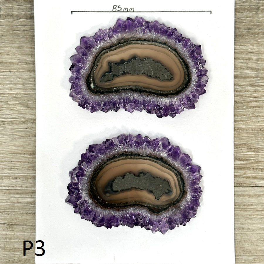 Amethyst-Quarz-Stalaktit-Scheiben-Set mit vielschichtiger Mineralstruktur