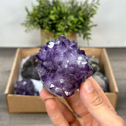 Mineralien-Ensemble mit kompakter Formation und feiner Kristallstruktur