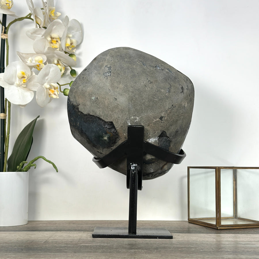 Amethyst-Geode mit dicht gewachsener Kristallstruktur
