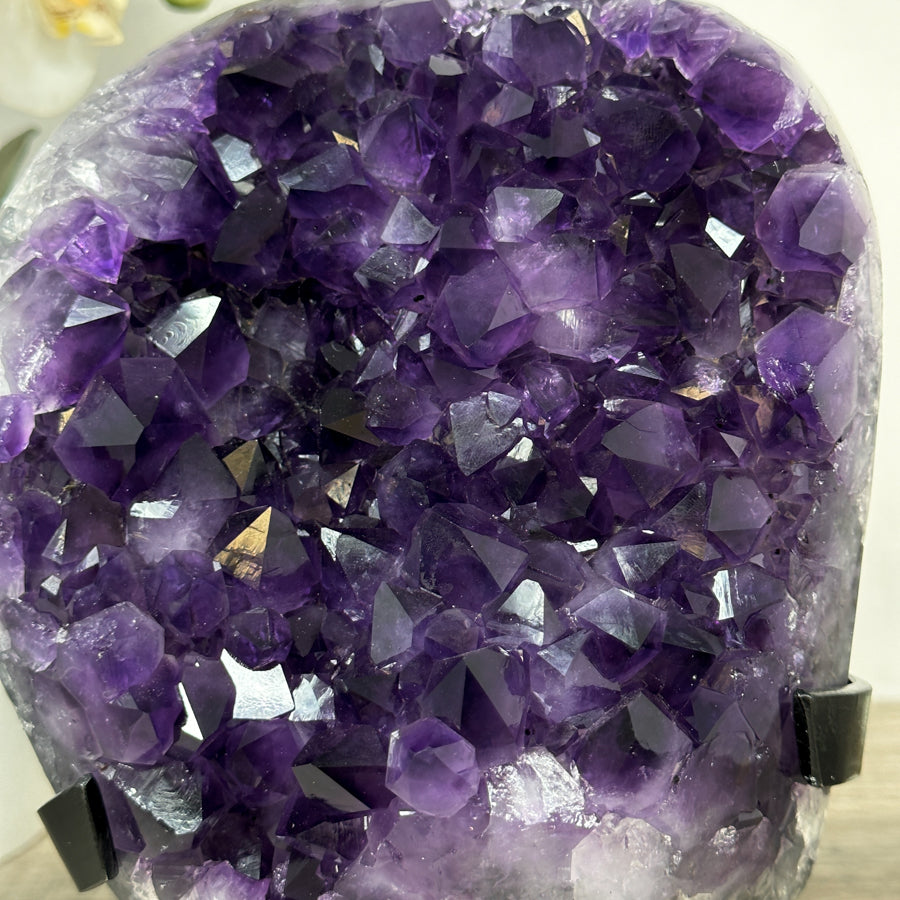 Amethyst-Kristallcluster mit fein ausgebildeter, transparenter Spitzenzone, in hochwertiger Naturqualität