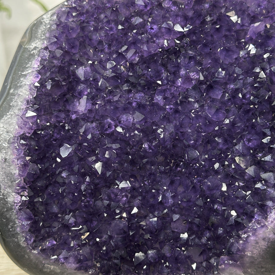 Amethyst-Stein mit Achat-Matrix, in ausgewählter Spitzenqualität