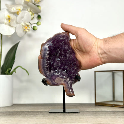 Amethyst-Blatt mit organischer Formgebung und Jaspis-Struktur