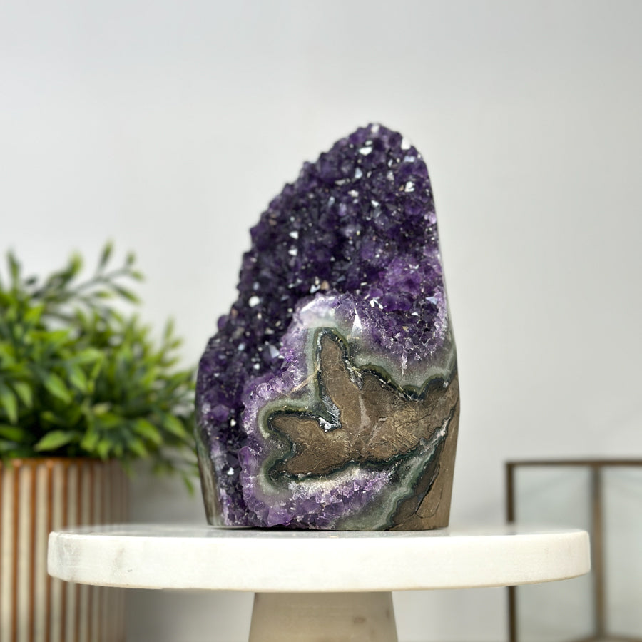 Amethyst-Geodencluster mit intensiv ausgeprägter Kristallstruktur
