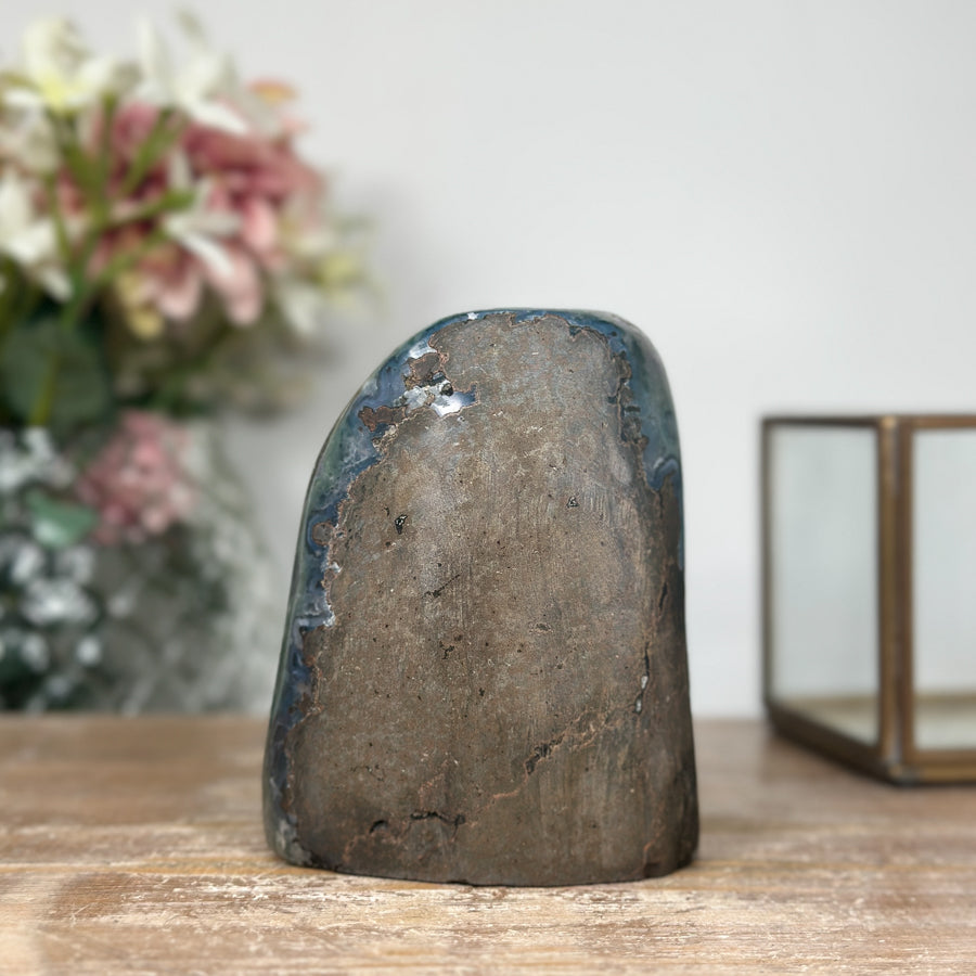 Amethyst-Druse mit tiefvioletter, dicht verwachsener Kristallzone