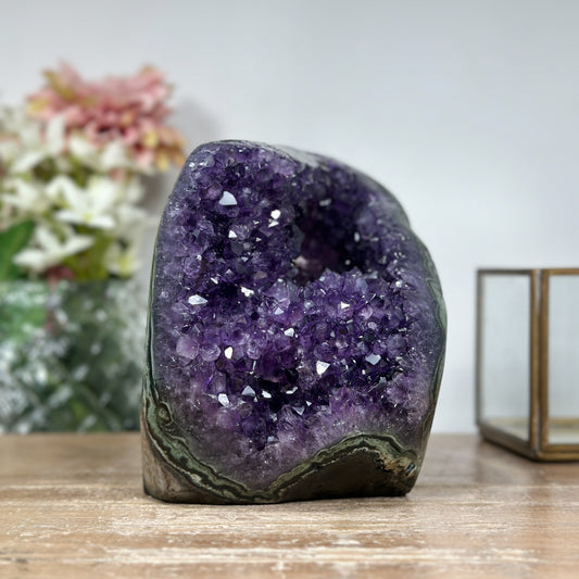 Amethyst-Kathedrale mit großflächiger Kristallkammer, in ausgewählter Spitzenqualität