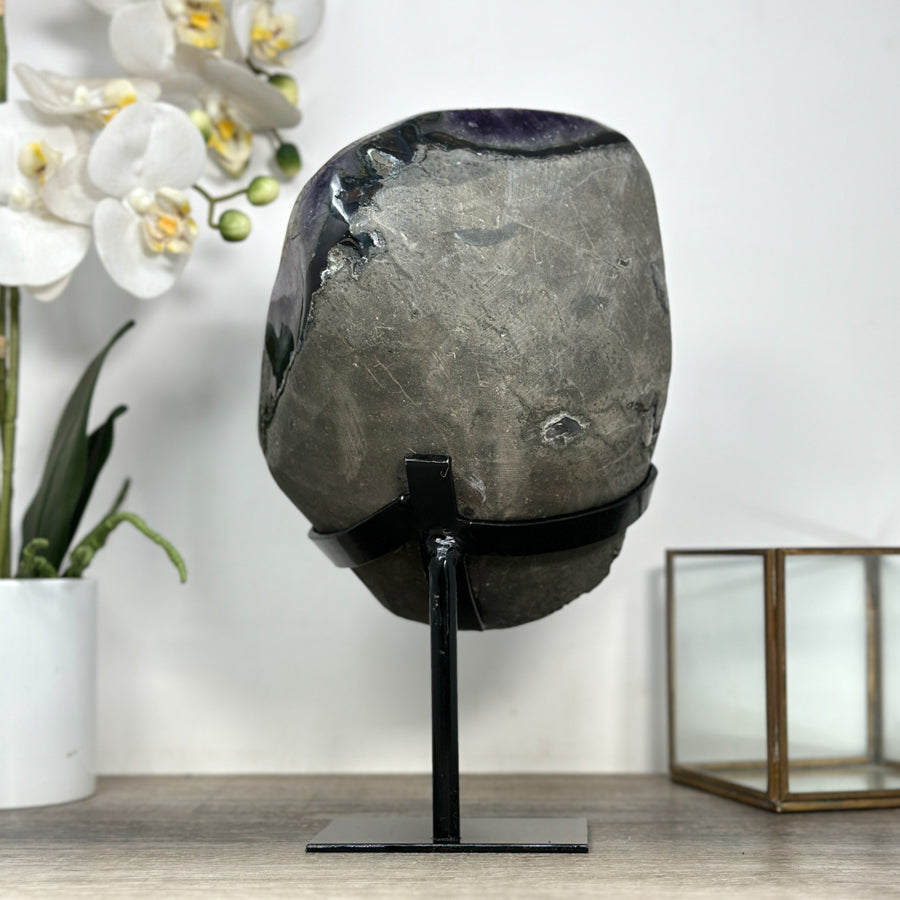 Amethyst-Geode groß mit symmetrisch ausgebildeter Kammer
