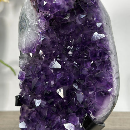 Amethyst-Cluster groß mit stark lichtreflektierenden Kristallspitzen