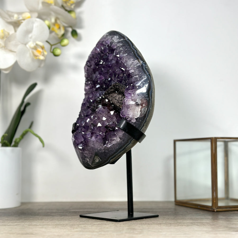 Amethyst-Cluster groß mit schwarzer Hämatit-Formation