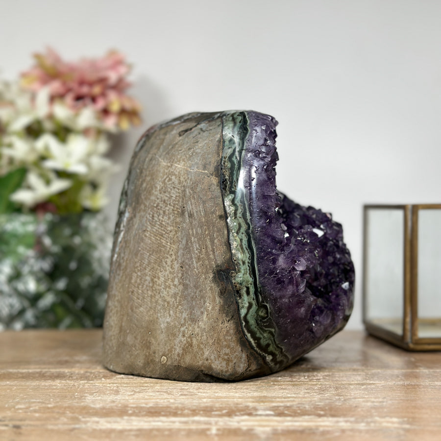 Amethyst-Kathedrale mit großflächiger Kristallkammer, in ausgewählter Spitzenqualität
